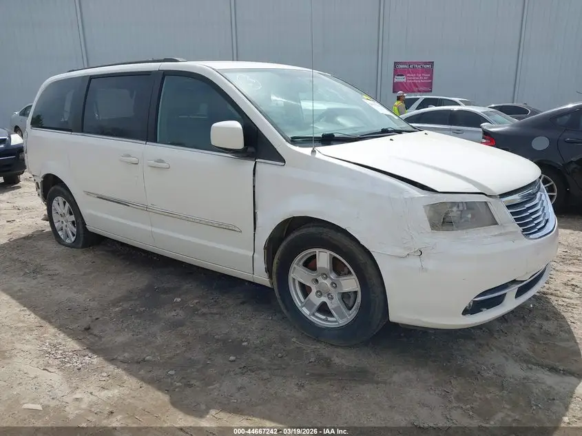 2013 CHRYSLER TOWN & COUNTRY White VIN: 2C4RC1BGXDR707066