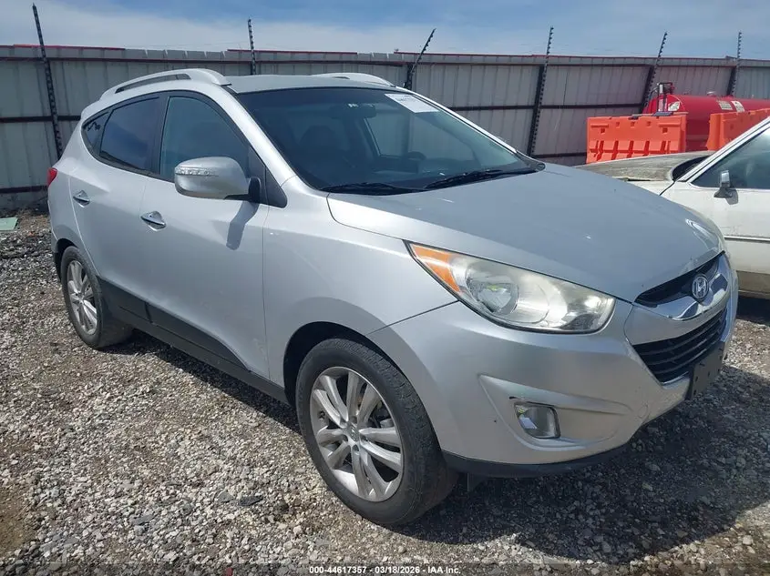 2010 HYUNDAI TUCSON Silver VIN: KM8JUCAC2AU084508