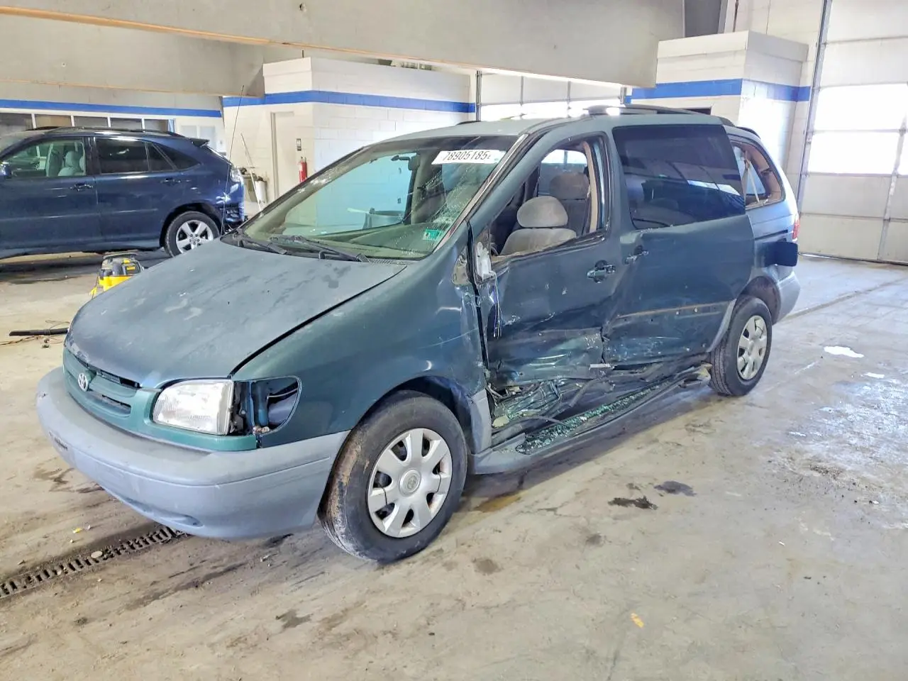 1998 TOYOTA SIENNA TEAL VIN: 4T3ZF13C4WU036067